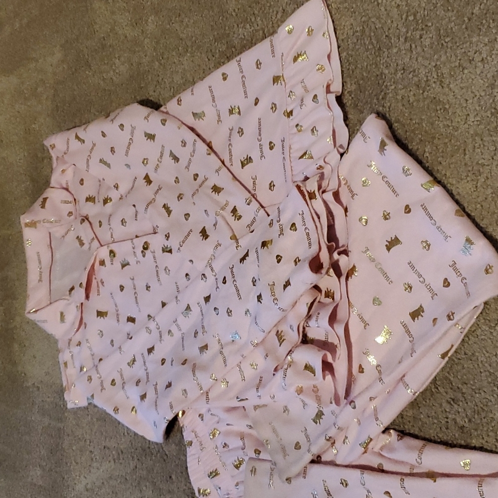 Girl's pajamas